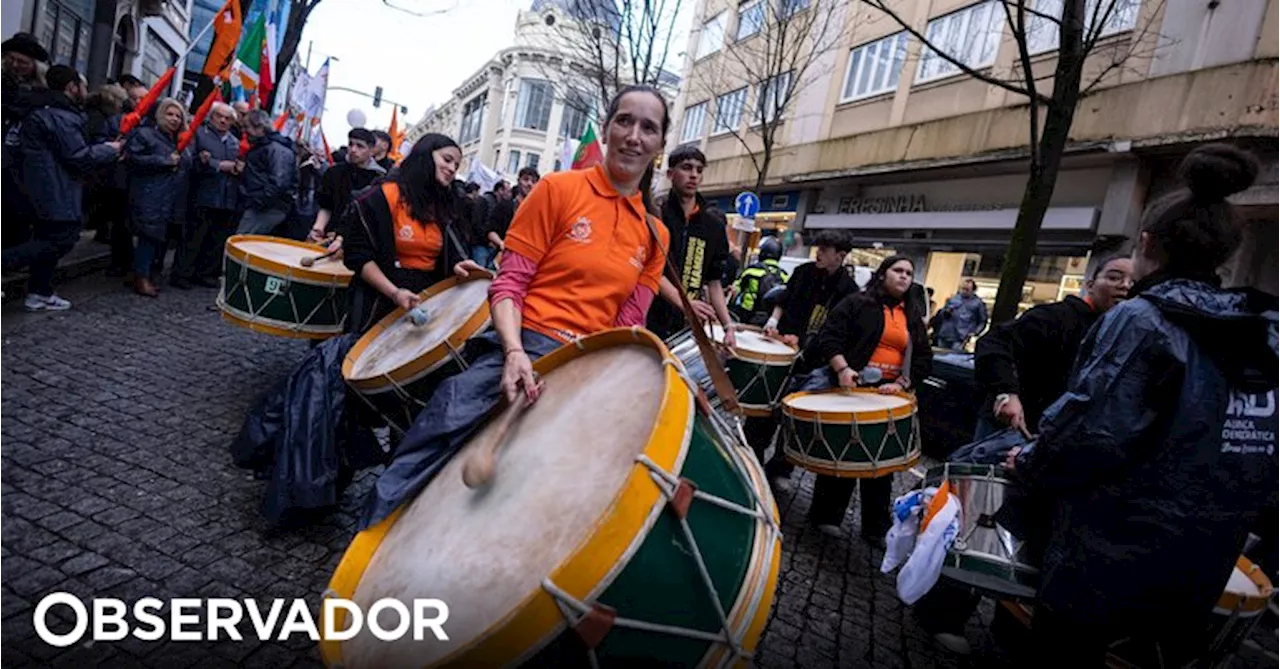 Rua de Santa Catarina, no Porto, é hoje palco de arruadas de três partidos