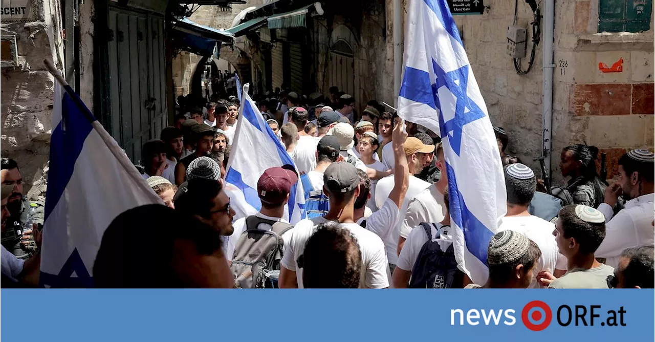 Zug durch Jerusalem: Nervenflattern bei Flaggenmarsch