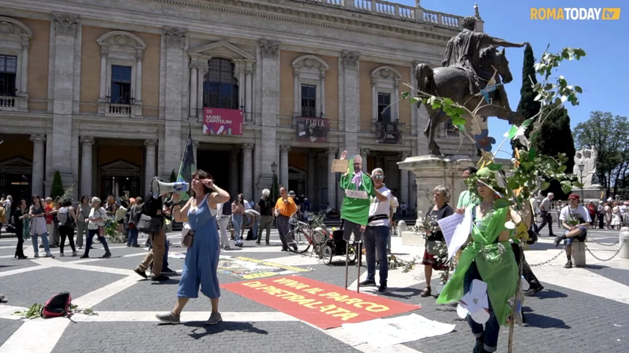 Giornata mondiale dell'ambiente: il corteo della "foresta cittadina" arriva sotto il Campidoglio