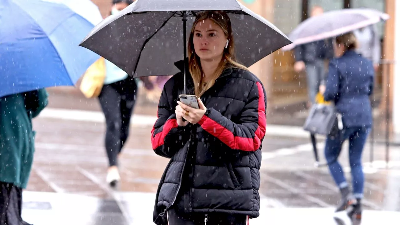 Thunderstorms to smash south-east region with up to 200mm of rain in next 48 hours