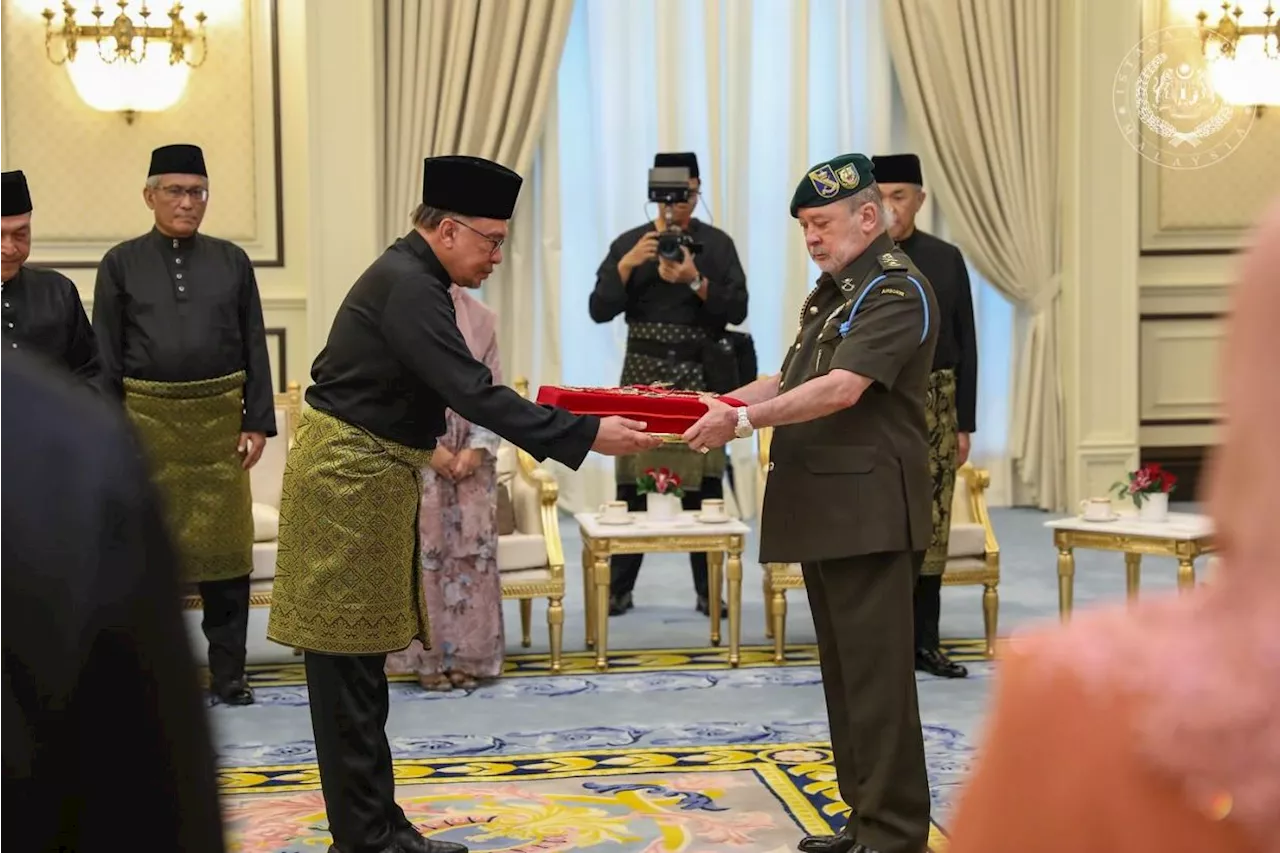 King and Queen of Malaysia receive highest Federal honours