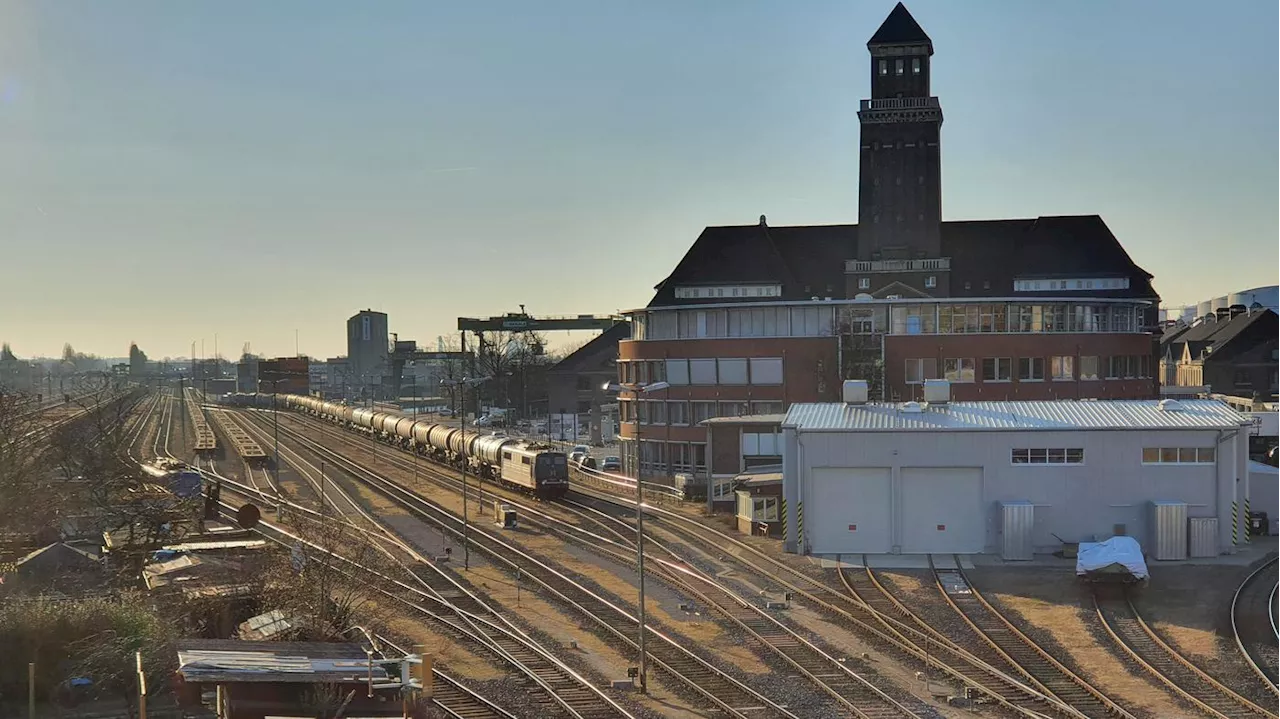 Berliner Studie zum Ausbau des Schienennetzes : Güter müssen weg vom Lkw auf die Gleise