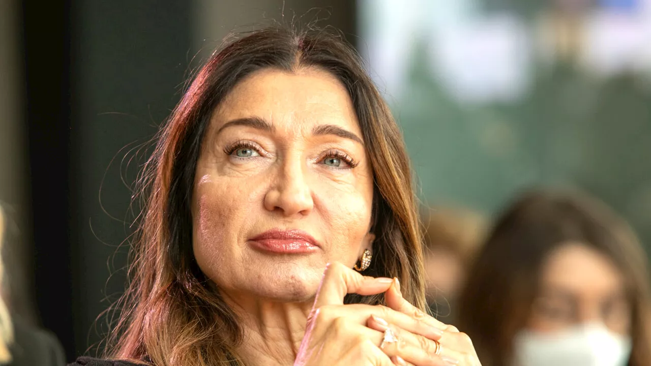 "Assumo donne solo over 40": condannata la stilista Elisabetta Franchi