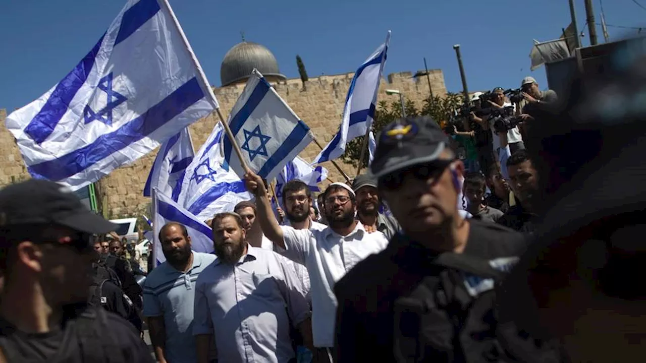 Over 800 illegal Jewish settlers storm Al Aqsa on occupation anniversary