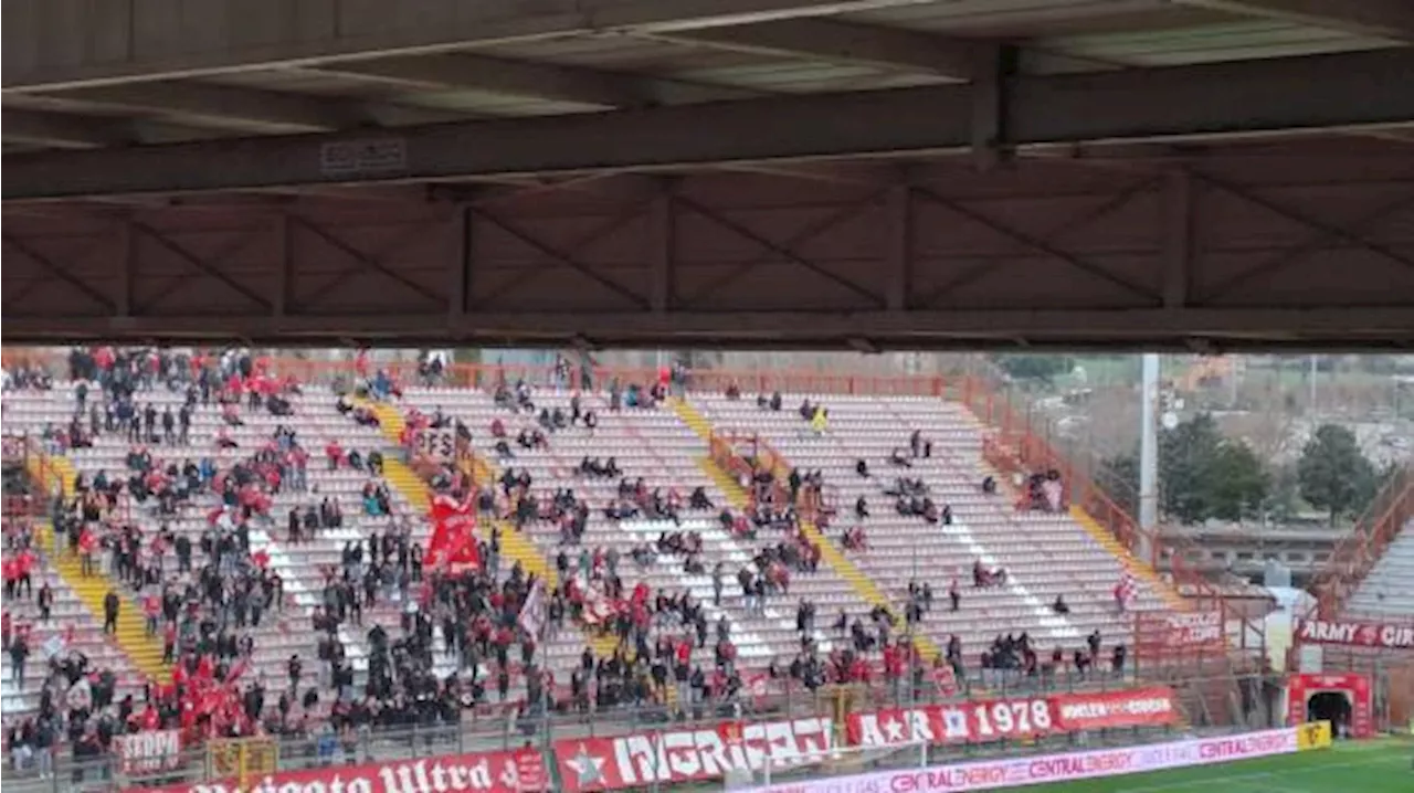 Perugia, tifosi sotto casa di Santopadre per chiedere la cessione del club a Sciurpa