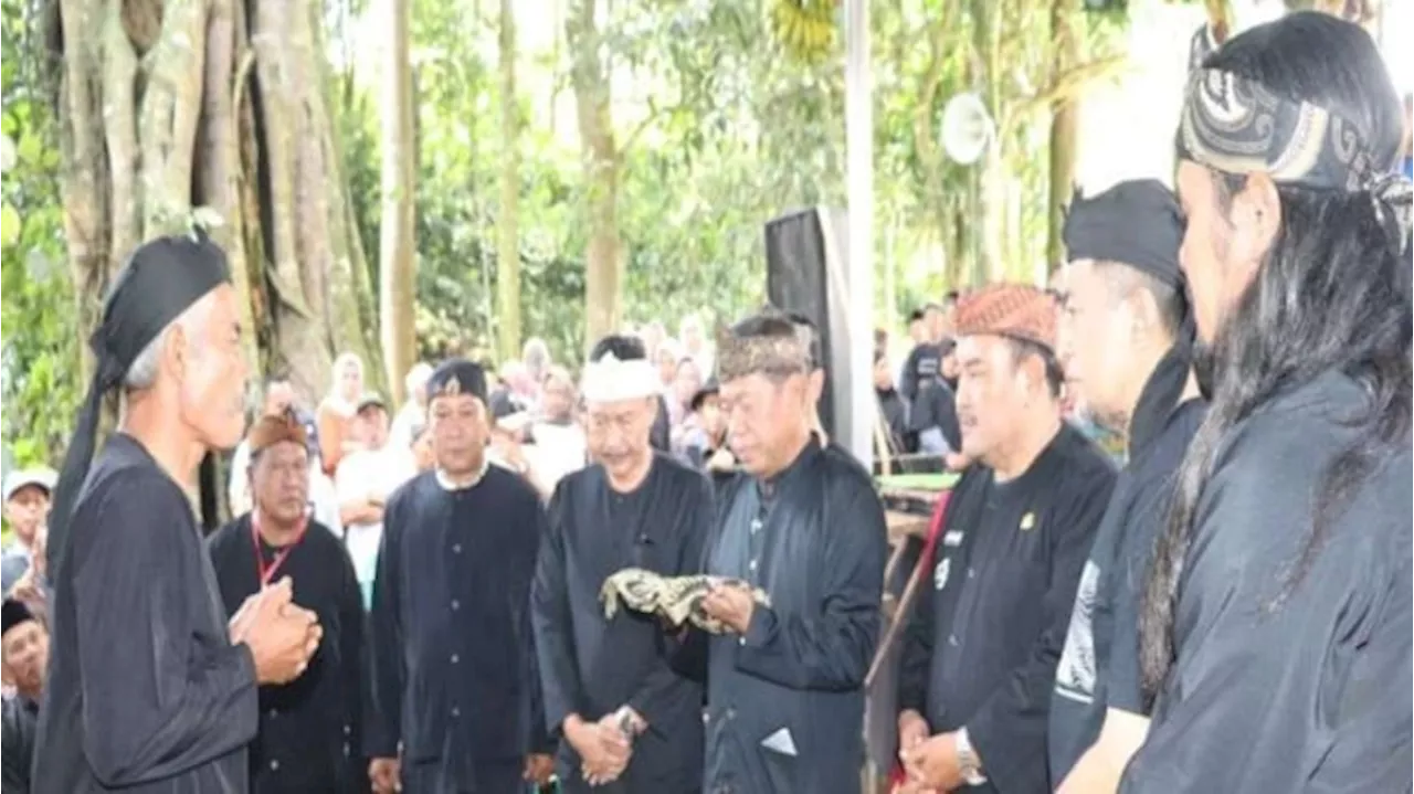 Bangga Adat Sunda, Eman Suherman Jadikan Budaya Pondasi Kemajuan Majalengka