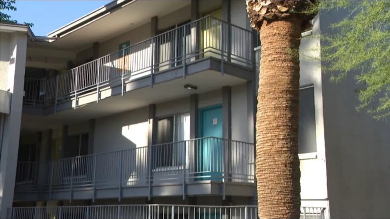 'It’s so hot in here': Tempe tenants claim apartment complex's air conditioning hasn't worked for weeks