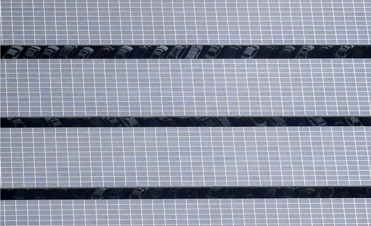 US solar installations hit quarterly record, making up 75% of new power added, report says