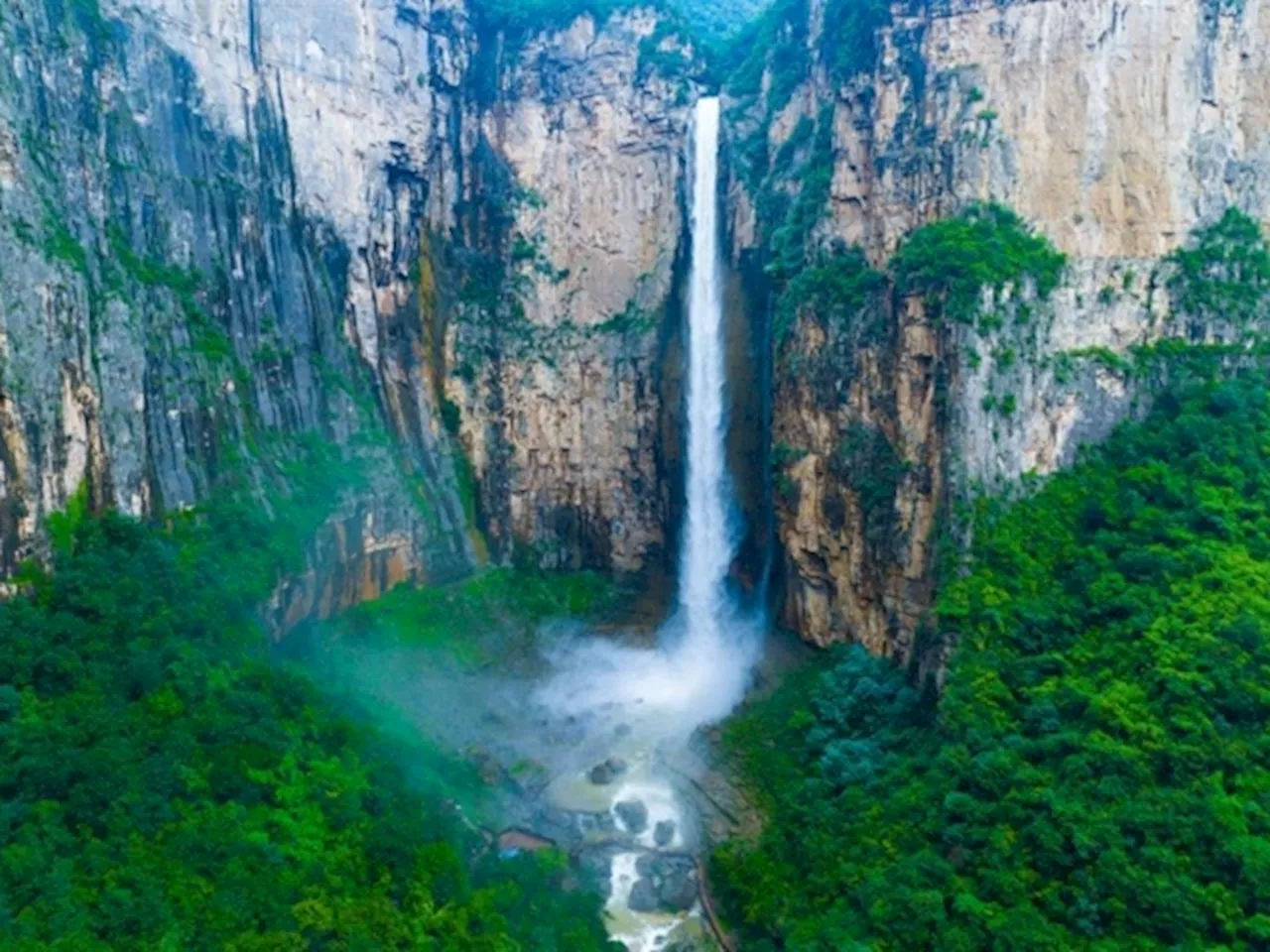 Viral Video Shows One Of China’s Most Famous Waterfalls Is Fed From A Pipe [Video]