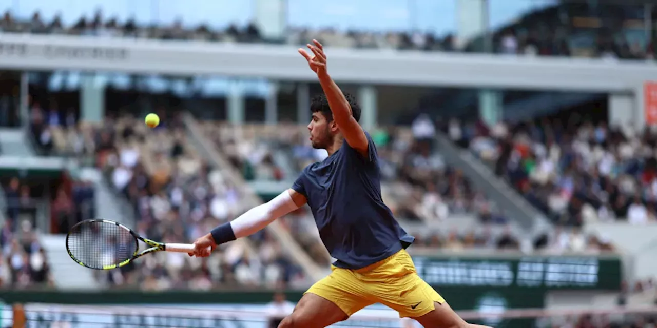 Alcaraz supera por consistencia a Sinner y jugará su primera final en Roland Garros