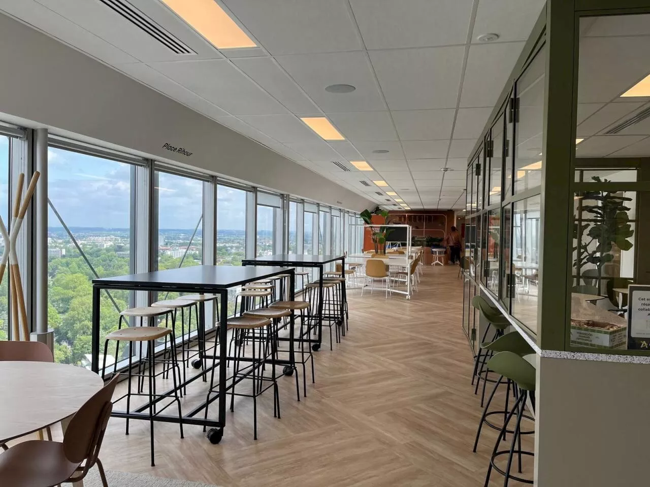 À Lille, déco cosy, open-spaces et espaces conviviaux dans les nouveaux bureaux de l'Apec