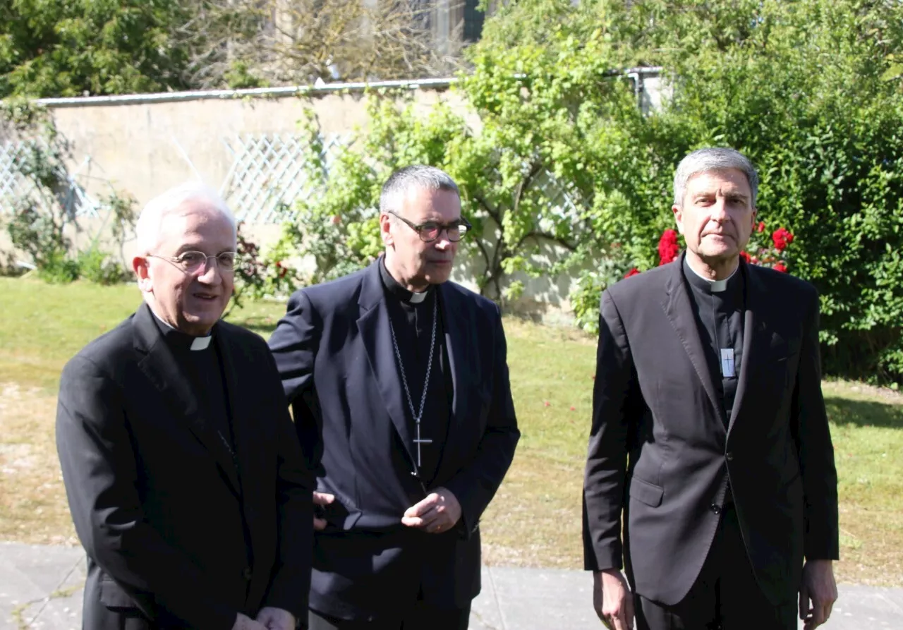 L'ambassadeur du pape et le président des évêques de France réunis à Bayeux