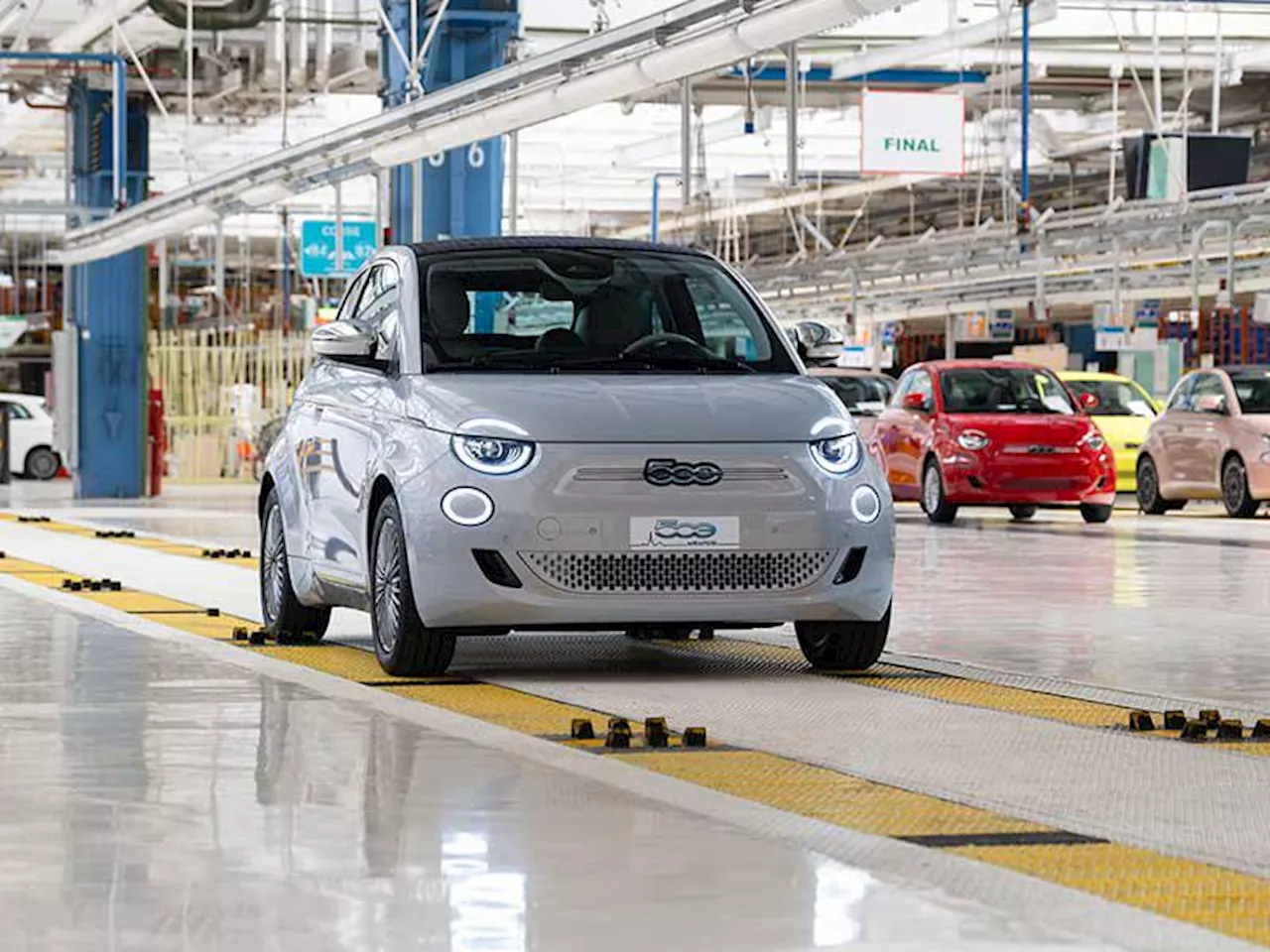 La nuova Fiat 500 ibrida arriverà nel 2026