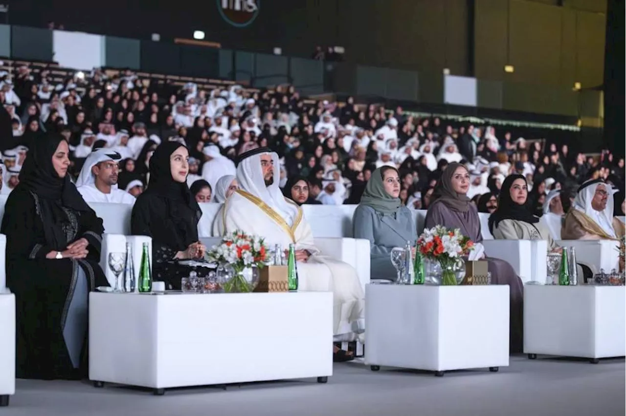  سيف بن زايد يشهد حفل تخريج طلبة «صنّاع المستقبل» 2024 من جامعة زايد