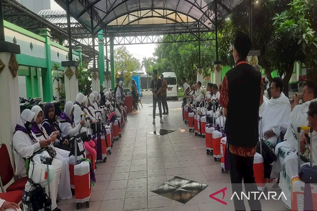 Embarkasi Solo berangkatkan JCH ke Tanah Suci dua kloter