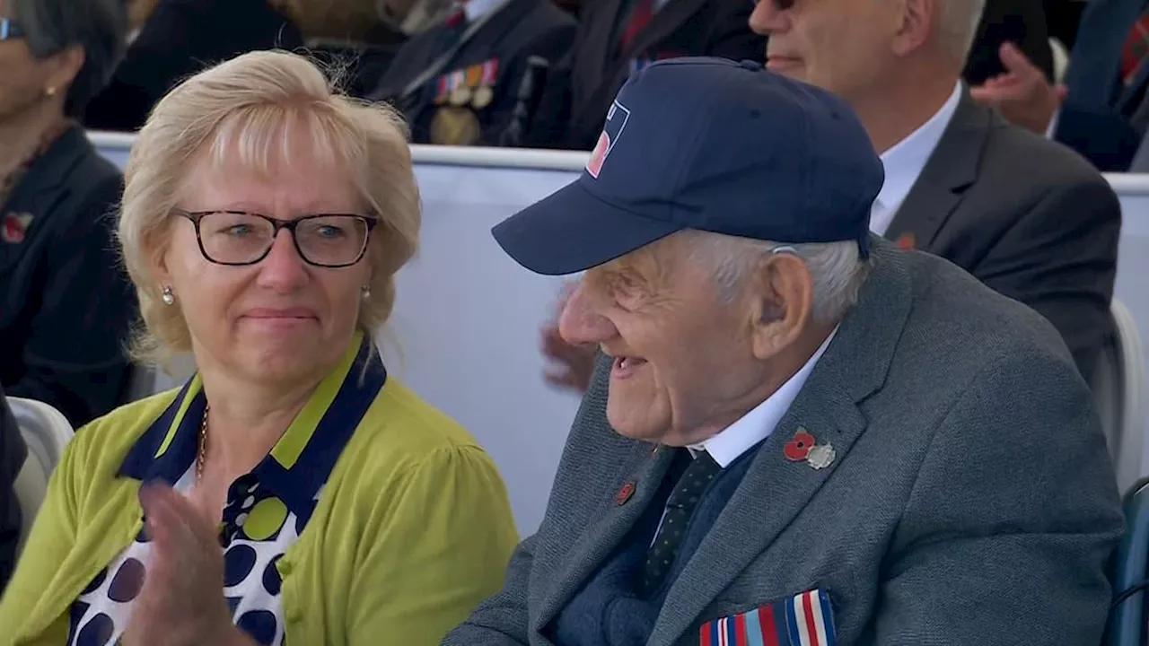 Martin Freeman moves crowd to tears with letter from veteran, 99