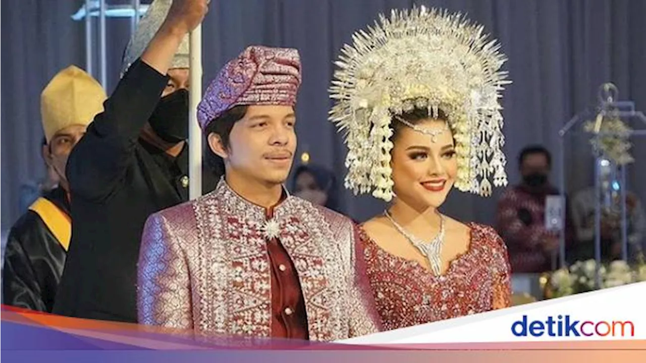 6 Baju Adat Minang untuk Pengantin, Penghulu, dan Sehari-hari