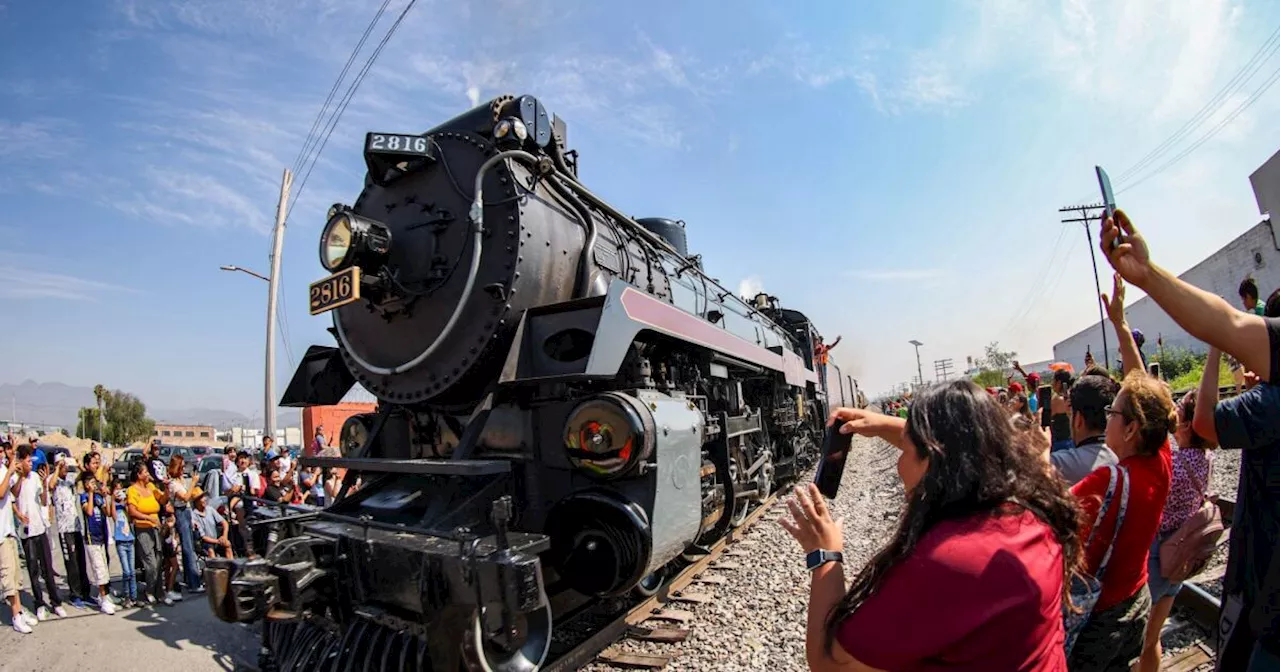 La locomotora Emperatriz llegó a Polanco, en la CDMX, y los capitalinos podrán apreciarla