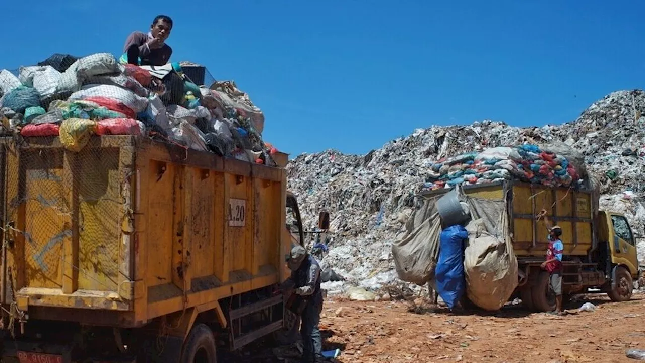 Bobroknya Truk DLH Batam dan Alarm Gunung Sampah di Pulau Kecil