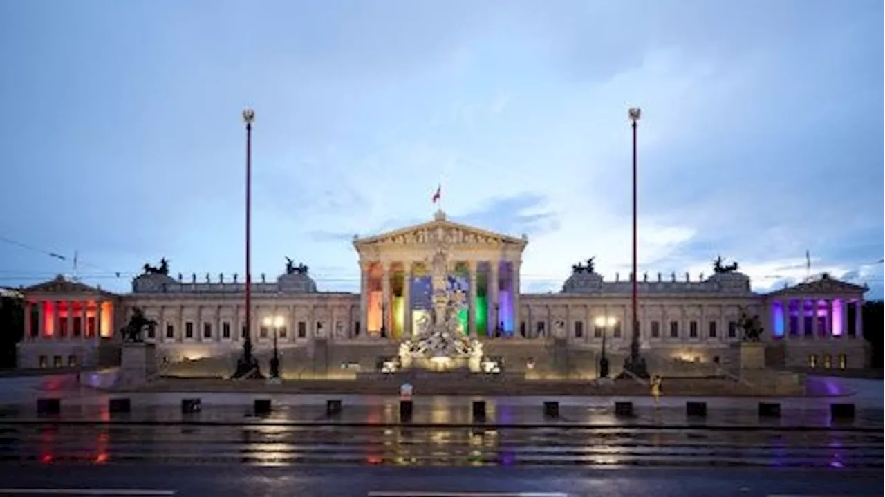 Parlament strahlt jetzt in ganz besonderen Farben