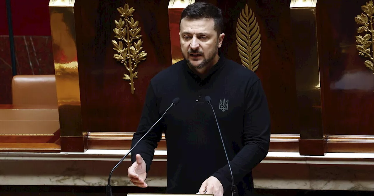 Zelensky ringrazia la Francia per gli aiuti militari: 'Putin è come Hitler'