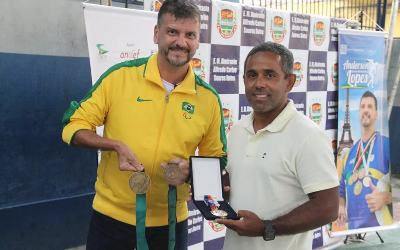 Medalhista paralímpico visita escola municipal em São Gonçalo