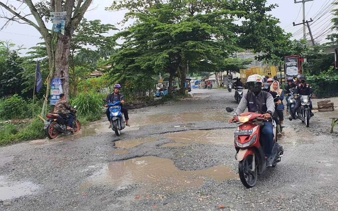 Warga Tagih Janji SF Hariyanto soal Perbaikan Jalan Cipta Karya Pekanbaru