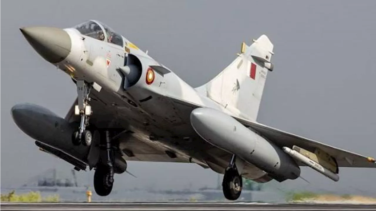 Ukraina di Ambang Menyerah, Macron: Prancis Kirim Jet Tempur Mirage 2000-5 dan Latih Tentara Ukraina