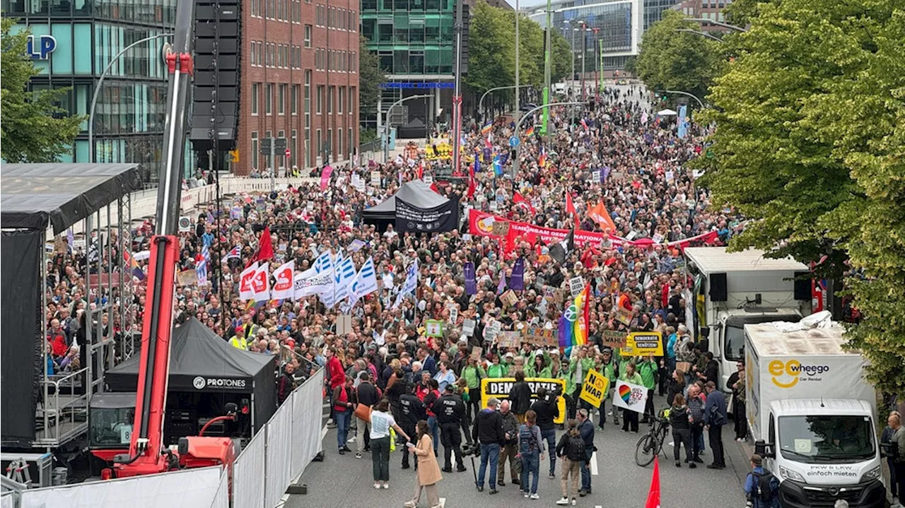 Tausende demonstrieren in Hamburg gegen Rechtsextremismus