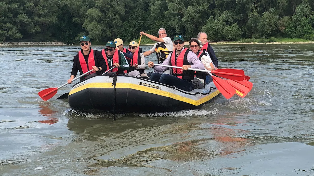 Orth/Donau: Umweltausschuss fuhr im Nationalpark Boot