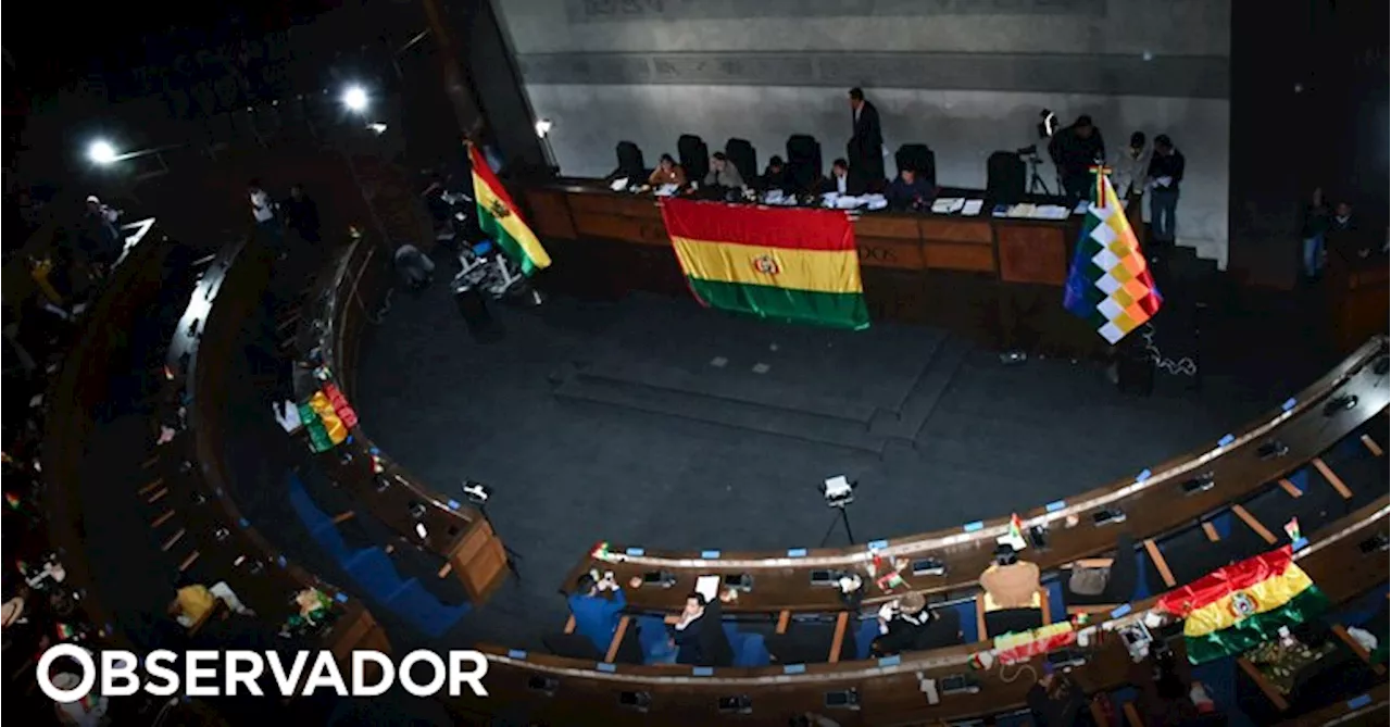 Parlamento da Bolívia demite líderes dos órgãos judiciais em sessão polémica