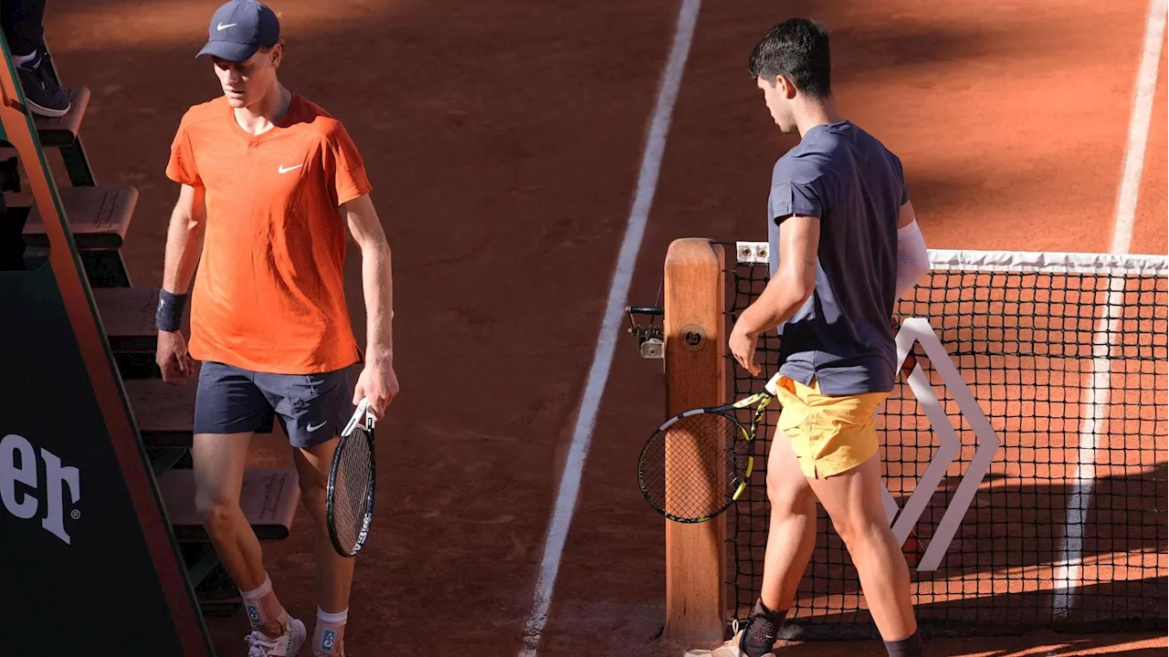 Sinner battuto da Alcaraz: sfuma il sogno di quattro finali a Parigi, ma il tennis del futuro parlerà italiano