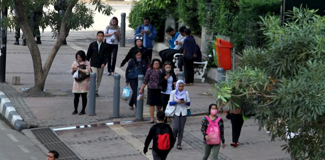 Kebiasaan Jalan Kaki Perbaiki Kualitas Udara Jakarta