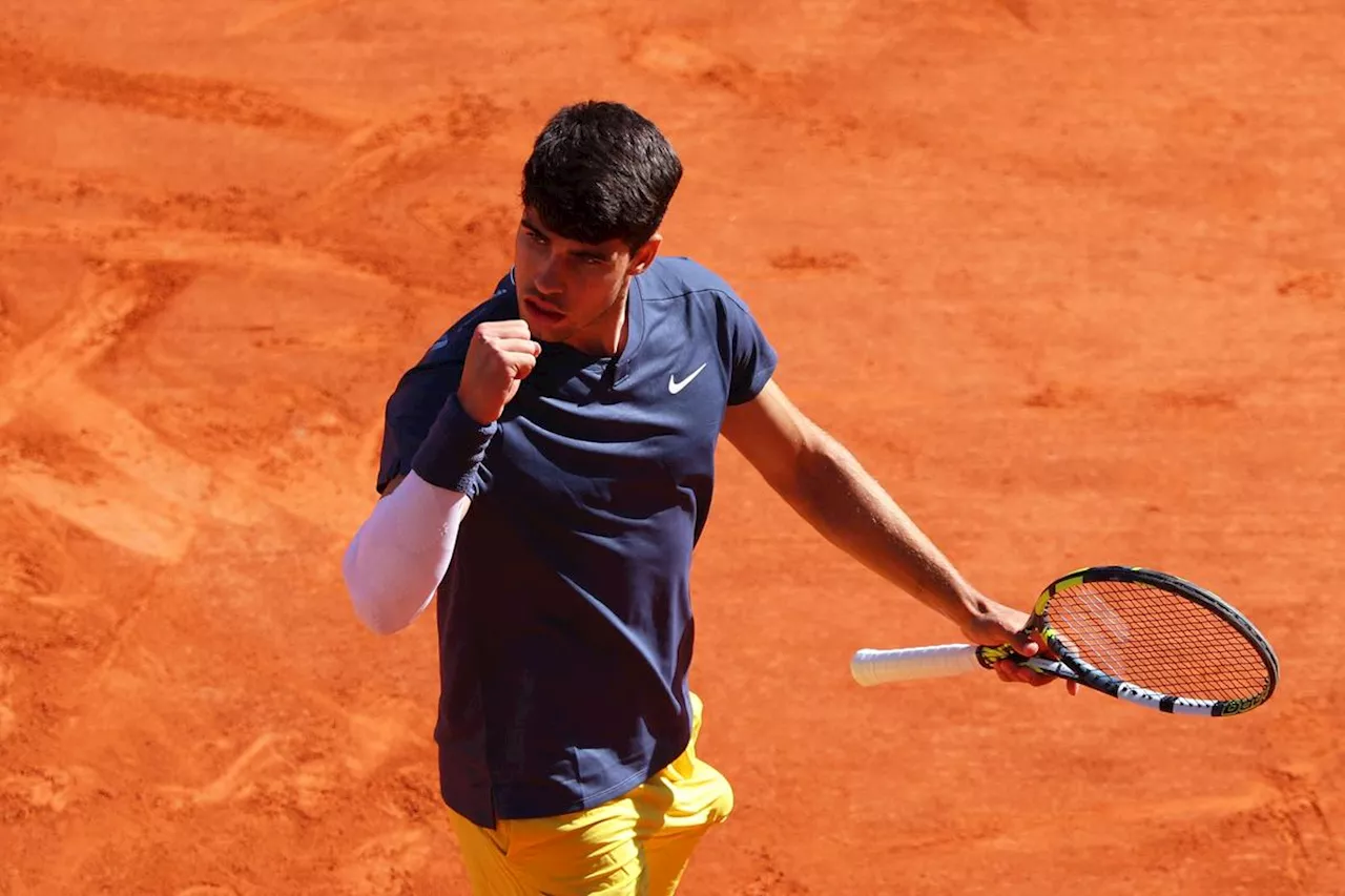 Roland-Garros : Carlos Alcaraz renverse Jannik Sinner et se qualifie pour sa première finale