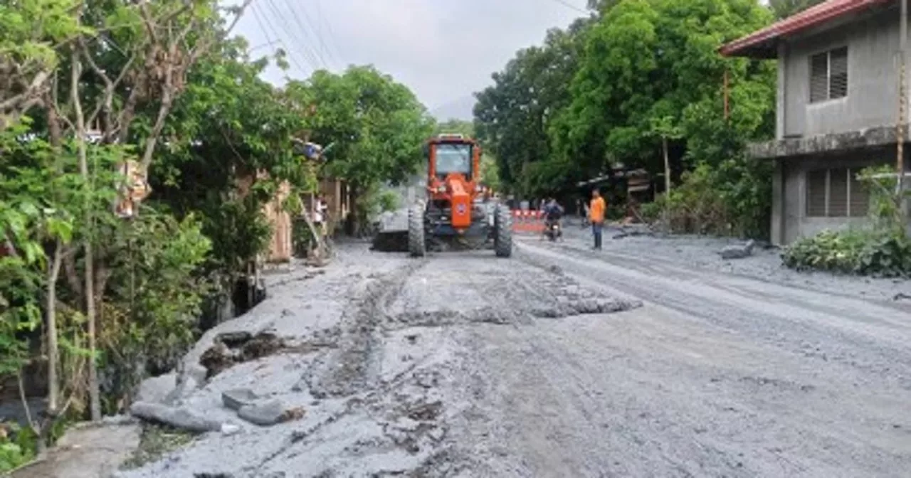 Lahar-hit road in central Negros cleared; residents told to stay alert