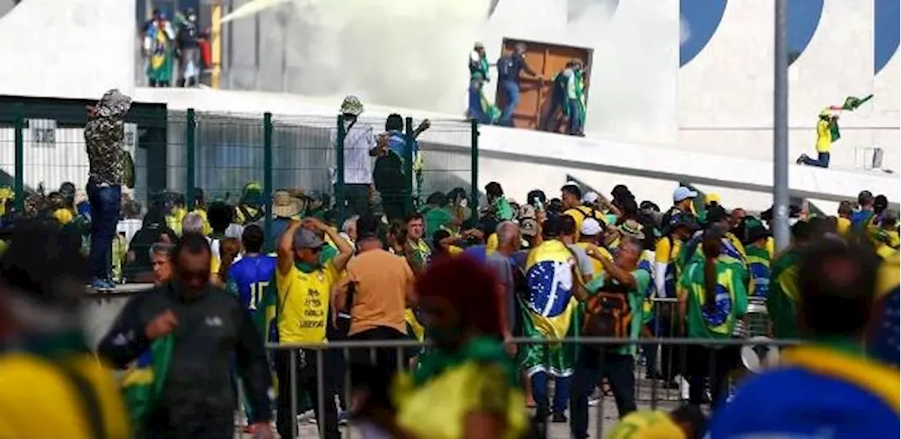 Tratado da era Bolsonaro permite a Milei dar refúgio a fujões do 8/9