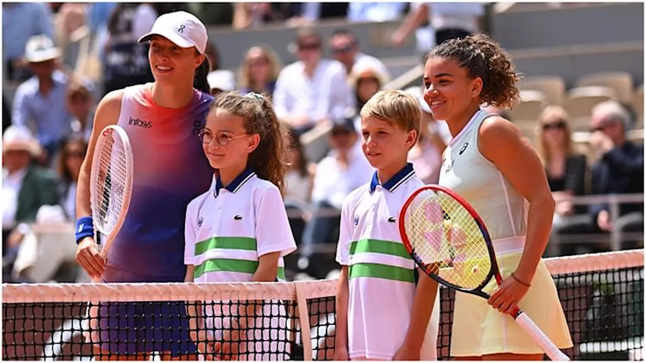 French Open: इगा स्वियातेक ने चौथी बार जीता फ्रेंच ओपन का खिताब, फाइनल में पाओलिनी को 6-2, 6-1 से हराया