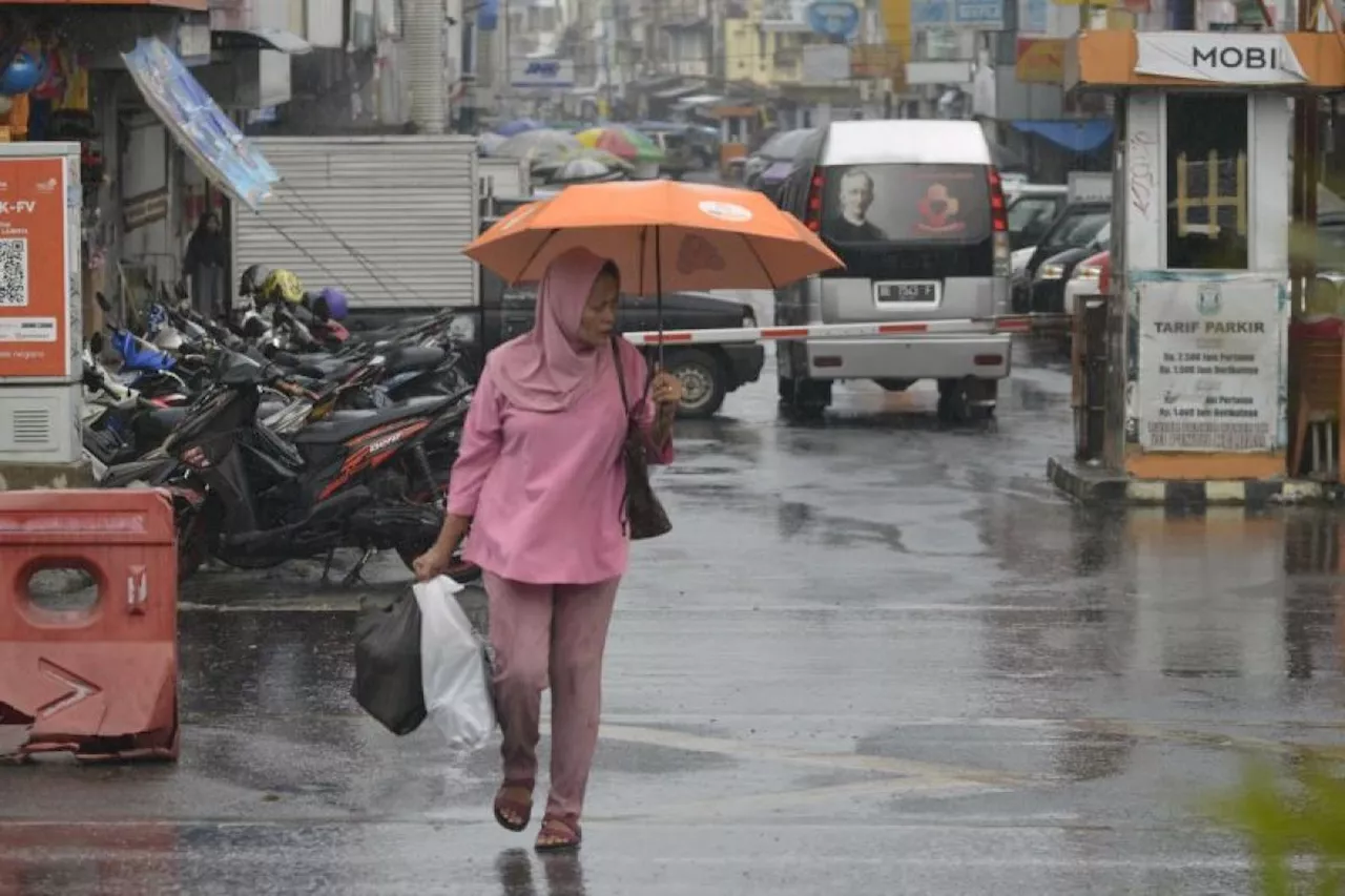 Hujan diprediksi guyur sebagian kota besar di Indonesia