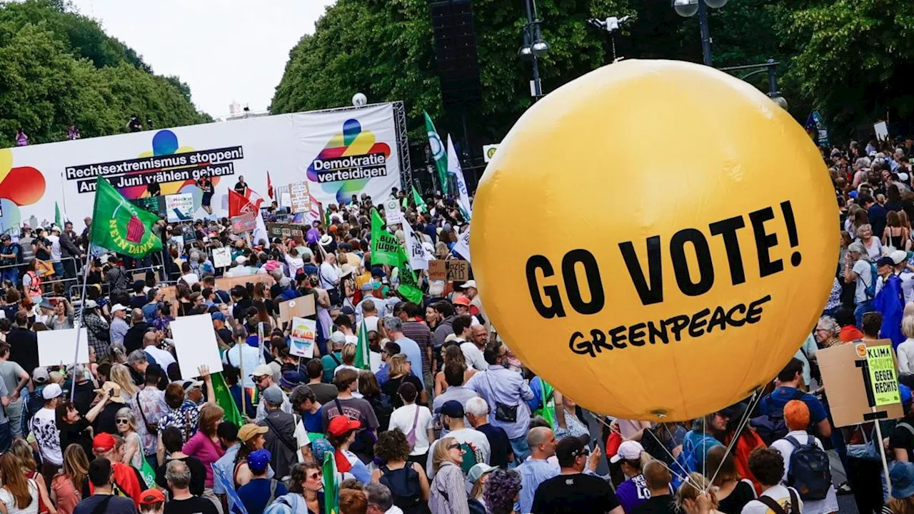 Mehrere Tausend Menschen bei Demo gegen Rechts in Berlin