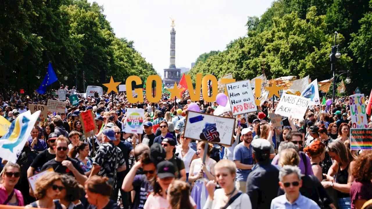 Tausende bei Demo gegen Rechtsextremismus in Berlin