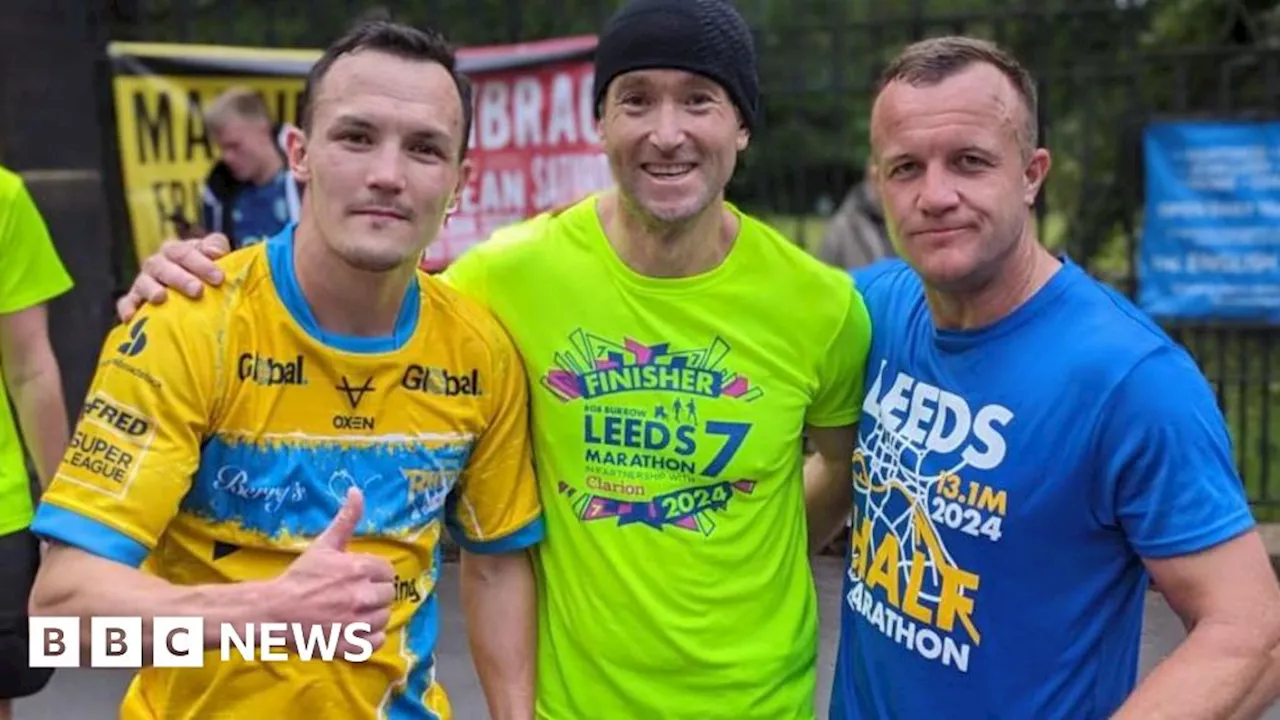 Rob Burrow: Hundreds honour Leeds Rhinos star in city run