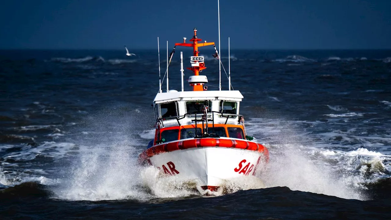 Jacht auf Grund: Segler geht vor Norderney über Bord – Seenotretter fischen Mann auf