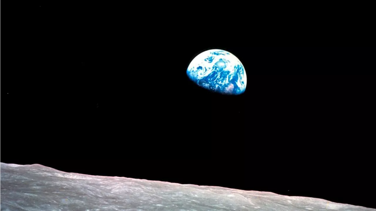 Former astronaut William Anders, who took iconic Earthrise photo, killed in Washington plane crash