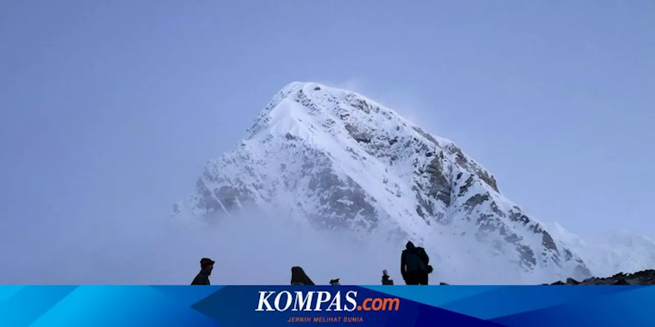 4 Mayat, 1 Kerangka, dan 11 Ton Sampah Dibersihkan dari Gunung Everest