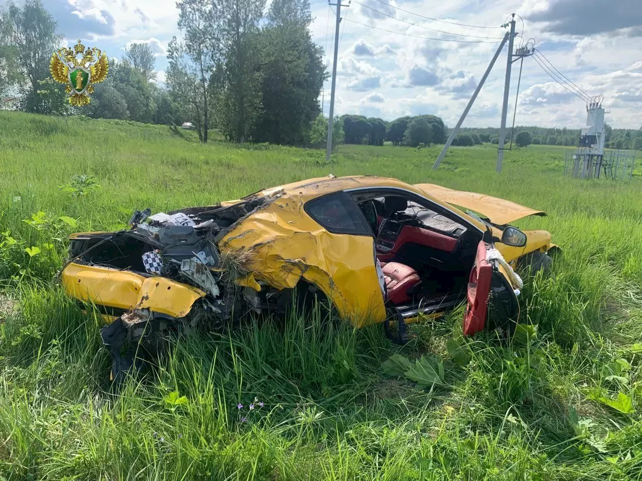 Водитель Maserati врезался в остановку на трассе в Подмосковье, погиб ребёнок