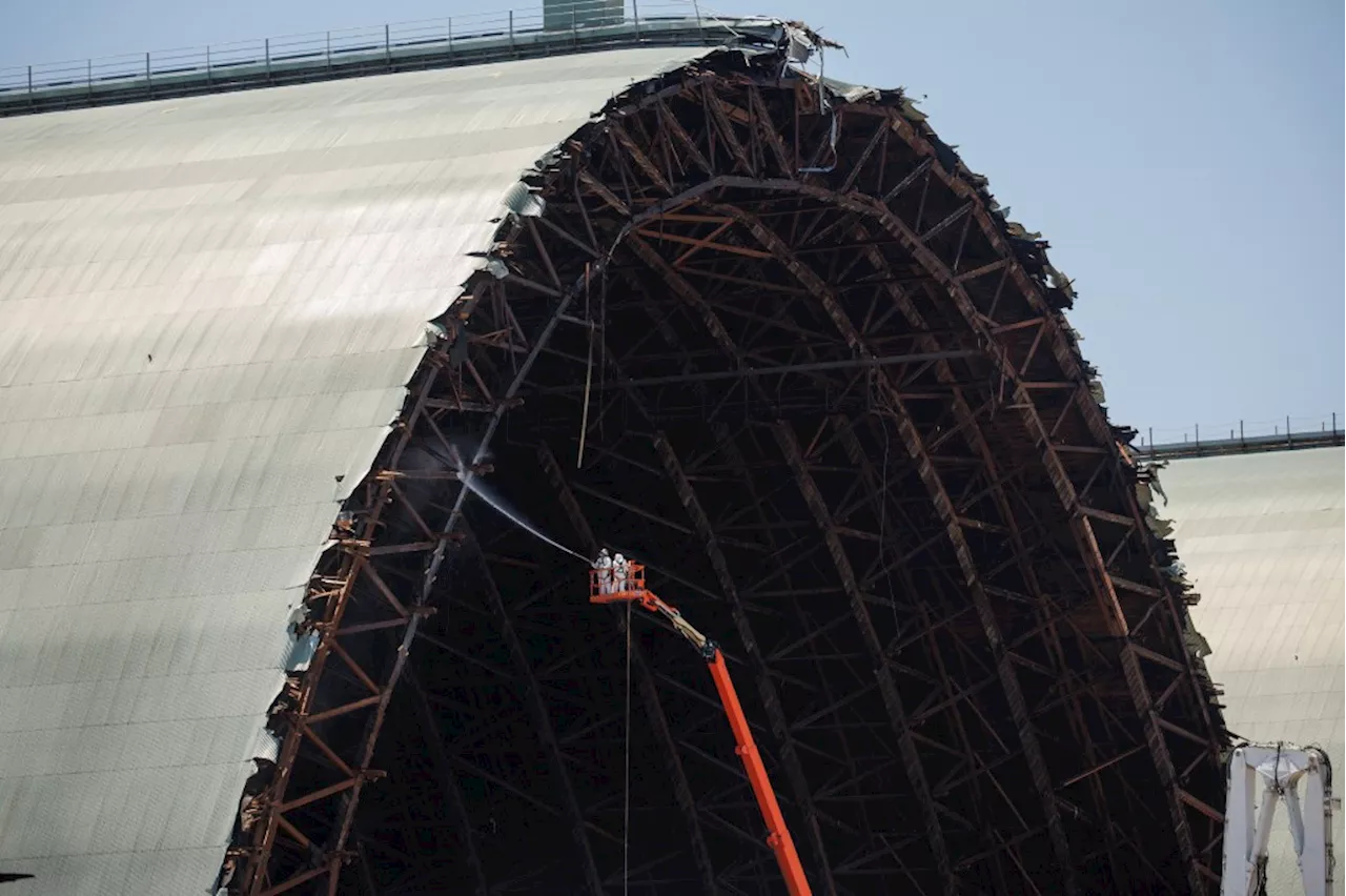 A final salute to Moffett Field’s historic Hangar 3 as it’s demolished