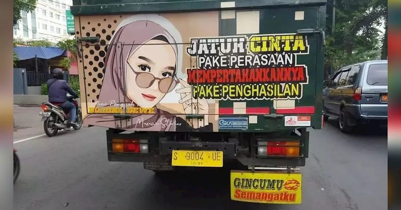 10 Potret Tulisan di Belakang Truk Soal Istri Tercinta, Semua Gara-gara Gincu