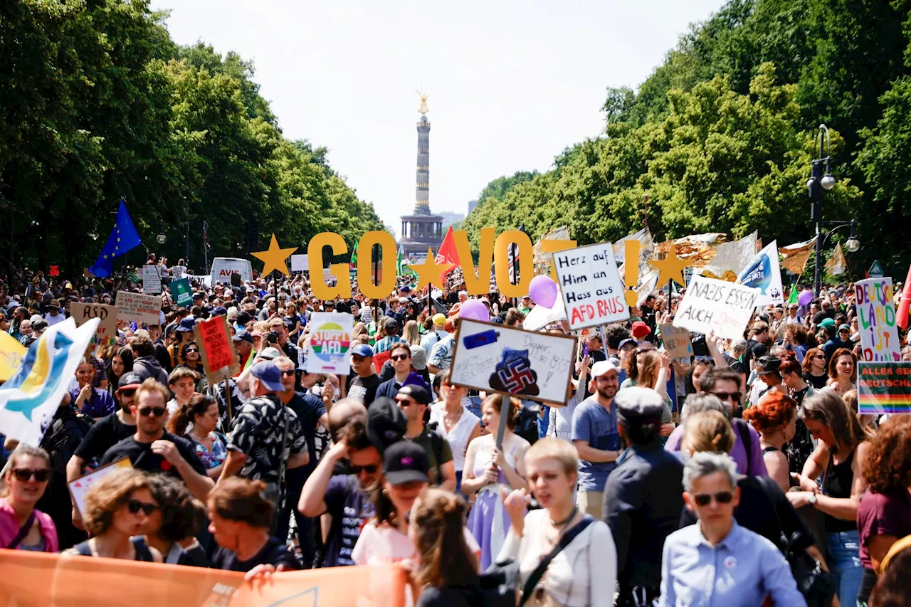 Tausende bei Demo gegen Rechtsextremismus in Berlin