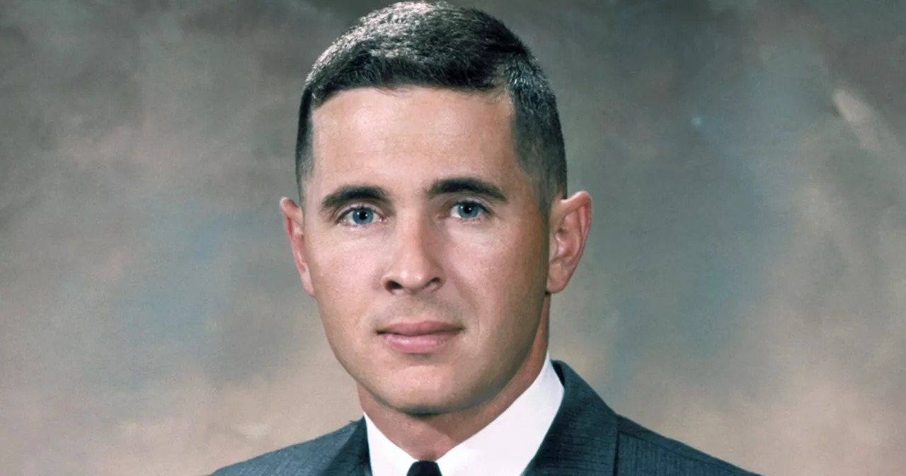 Bill Anders, Apollo 8 astronaut who took 'Earthrise' photo, dies in plane crash in Washington