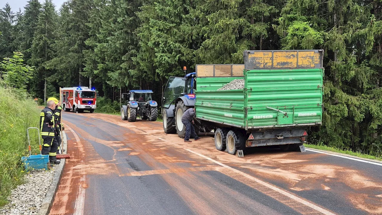 Defekter Traktor verlor auf der Wieserhöhe Öl